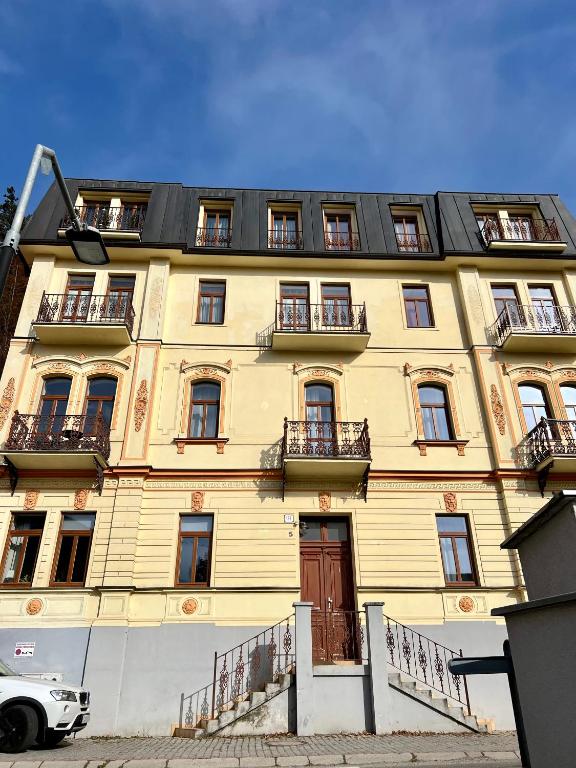 Budova, v ktorej sa apartmán nachádza