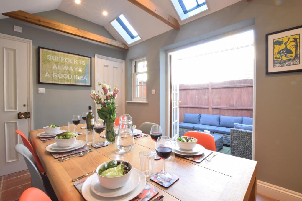 11 Crabbe Street, Aldeburgh 4