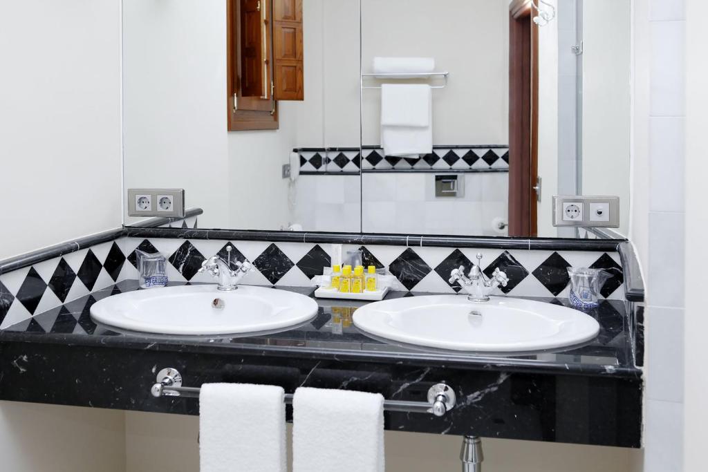 Hotel Ateneo Sevilla - 11