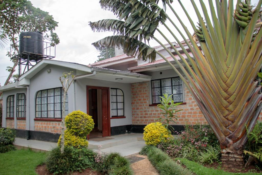 Aed väljaspool majutusasutust Zoe Homes 3br Mansionette Own Compound Kericho town near Green Square mall