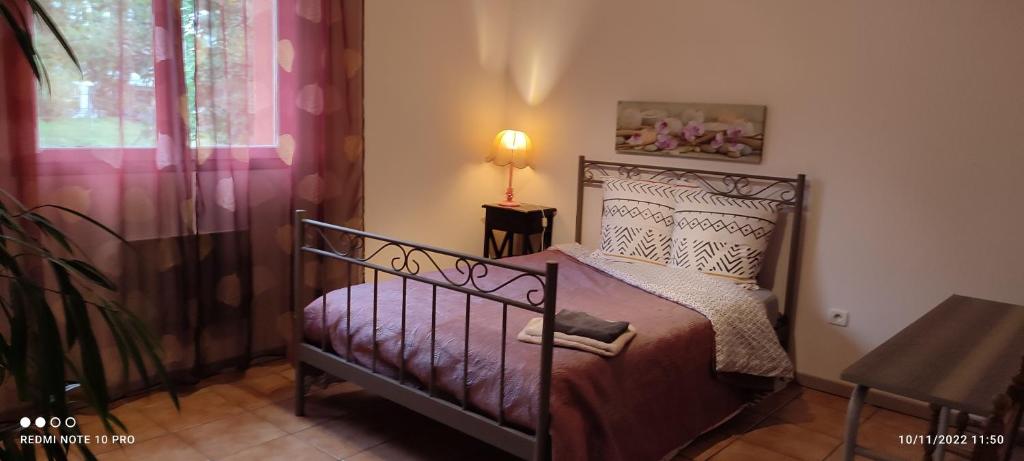 Posteľ alebo postele v izbe v ubytovaní Datcha La Charrette