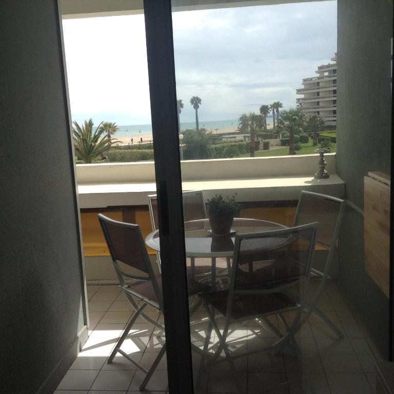 Fotografia z galérie ubytovania T2 vue mer, plage a 50m, avec garage privé. v destinácii Canet-en-Roussillon
