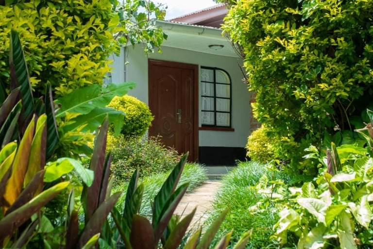 Aed väljaspool majutusasutust Zoe Homes 3br Mansionette Own Compound Kericho town near Green Square mall