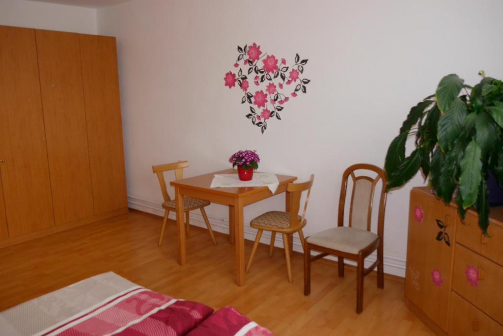 Posezení v ubytování Gertis Blumenhof Privatzimmer, Ferienwohnung