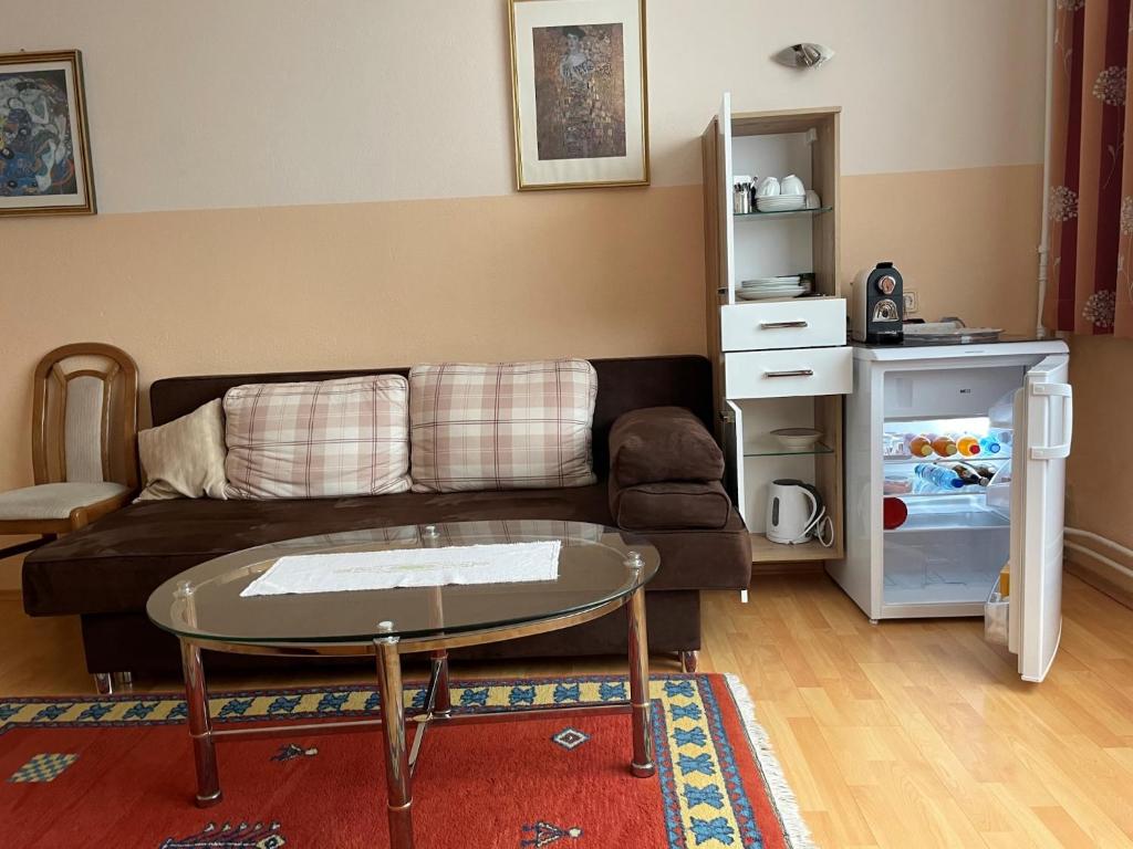 Kuchyň nebo kuchyňský kout v ubytování Gertis Blumenhof Privatzimmer, Ferienwohnung