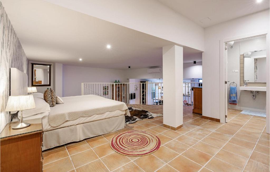 Posteľ alebo postele v izbe v ubytovaní Awesome Apartment In Alcaucín With Wifi