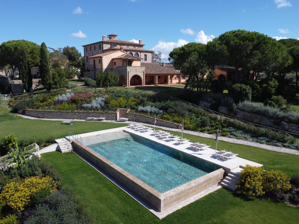 an estate with a swimming pool and a house at Villa Preselle Country Resort in Preselle