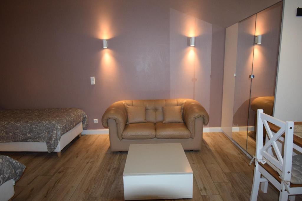 Connie's Apartments - Luxe Studio