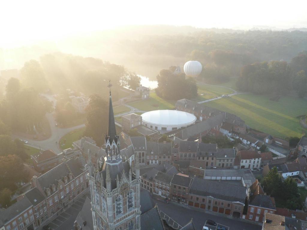 Letecký snímek ubytování Auberge du Vieux Cedre, Enghien-Belgique