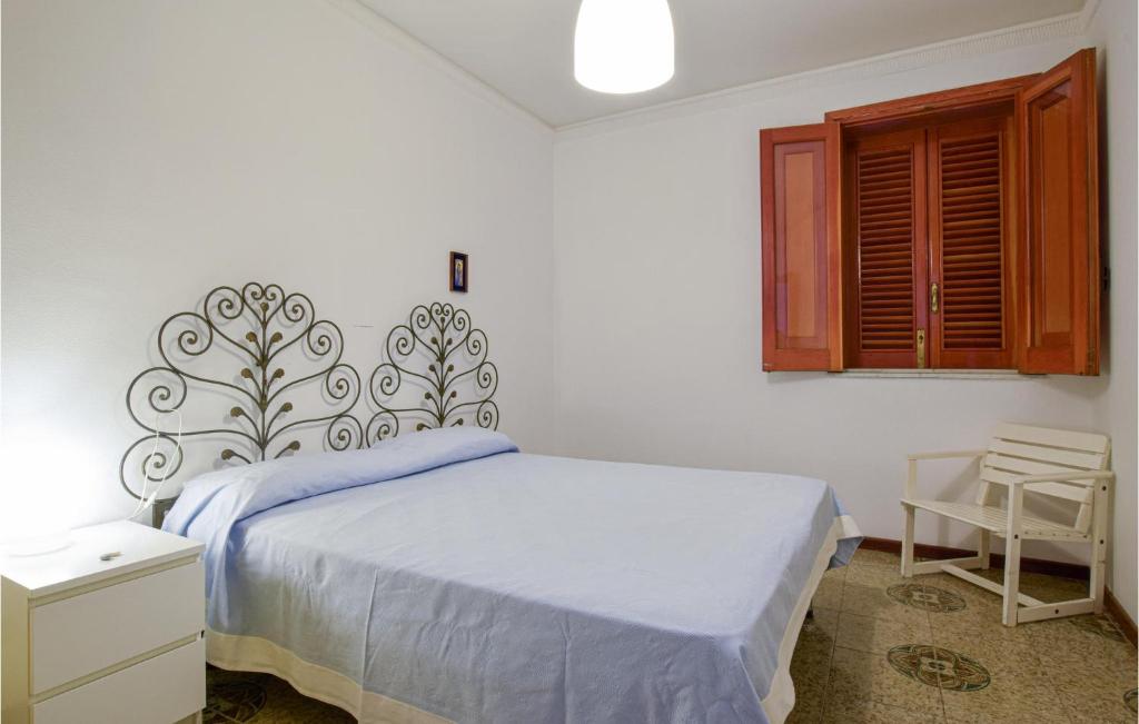 Łóżko lub łóżka w pokoju w obiekcie Amazing Apartment In Giardini Naxos