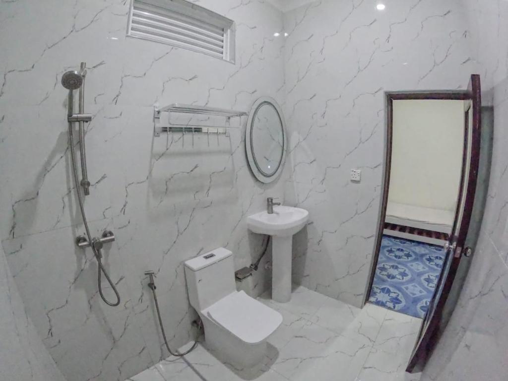 Koupelna v ubytování Riyaludhathuru Maldives