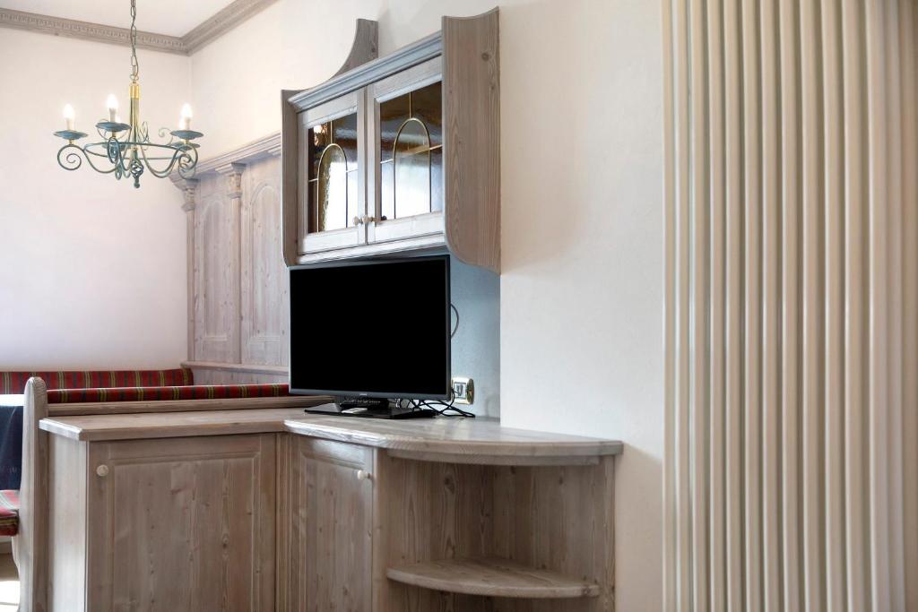 Telewizja i/lub zestaw kina domowego w obiekcie Casa Li Roina n 47