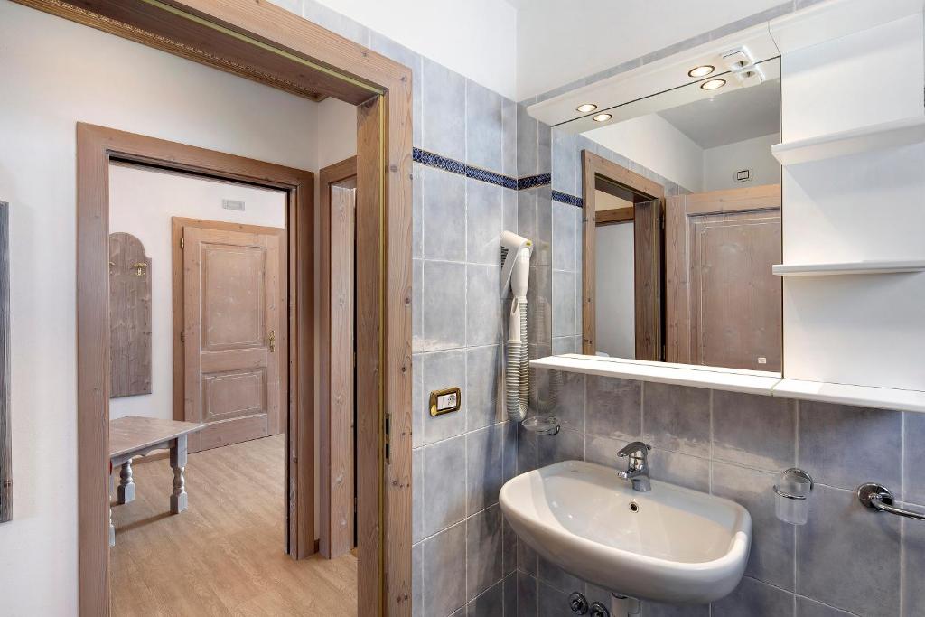 Łazienka w obiekcie Casa Li Roina n 47