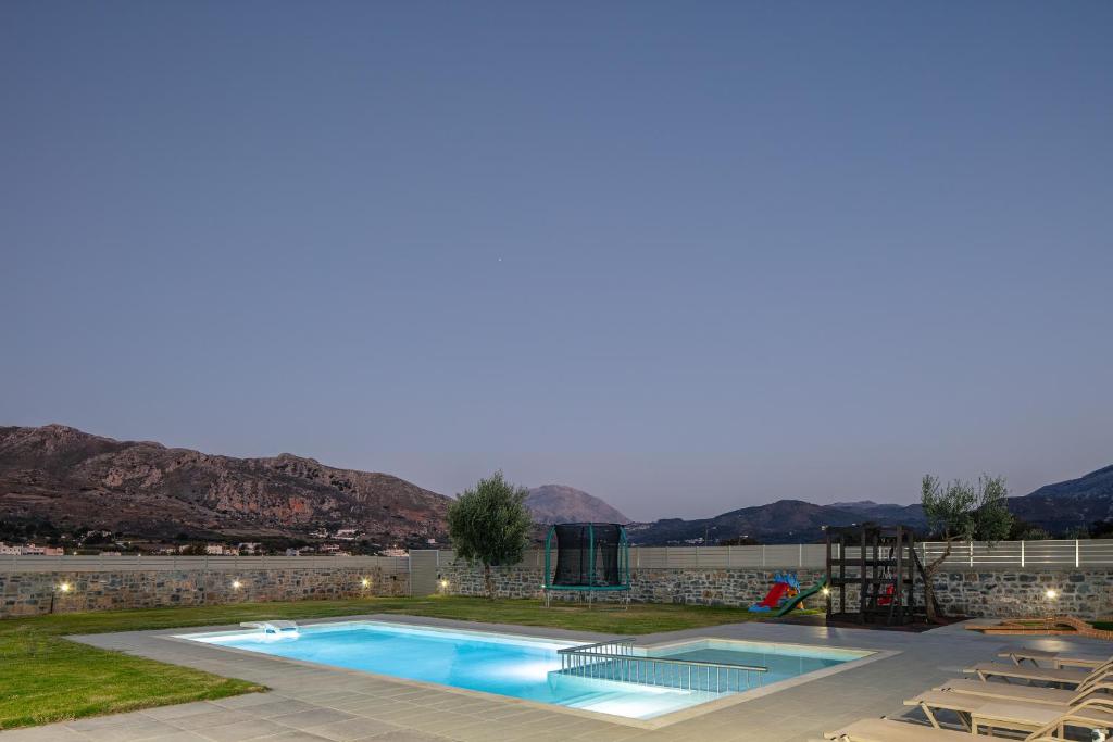 Zdjęcie z galerii obiektu Ampelonas Villas, nature-inspired retreats! w mieście Koxaré