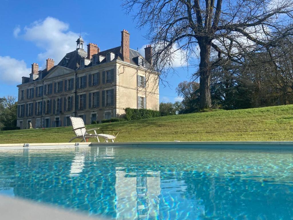 Fotografia z galérie ubytovania Superb Chateausuites with pool at the Loire & horseboxes for 20 guests v destinácii Poilly-lez-Gien
