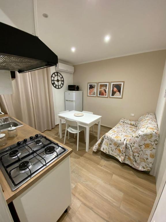Kuchyňa alebo kuchynka v ubytovaní Dimora Garibaldi Apartment & Room