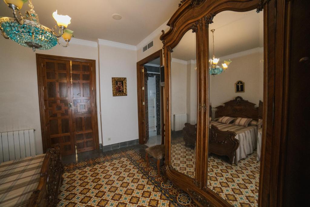 Postel nebo postele na pokoji v ubytování Andalusian Palace