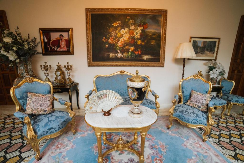 Posezení v ubytování Andalusian Palace