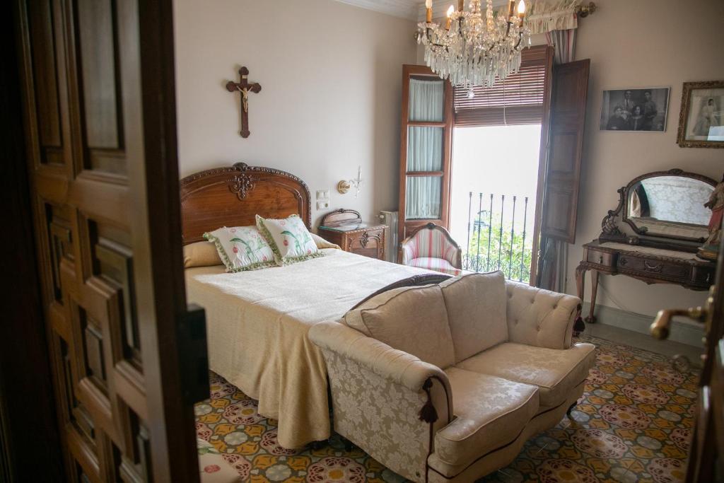 Postel nebo postele na pokoji v ubytování Andalusian Palace