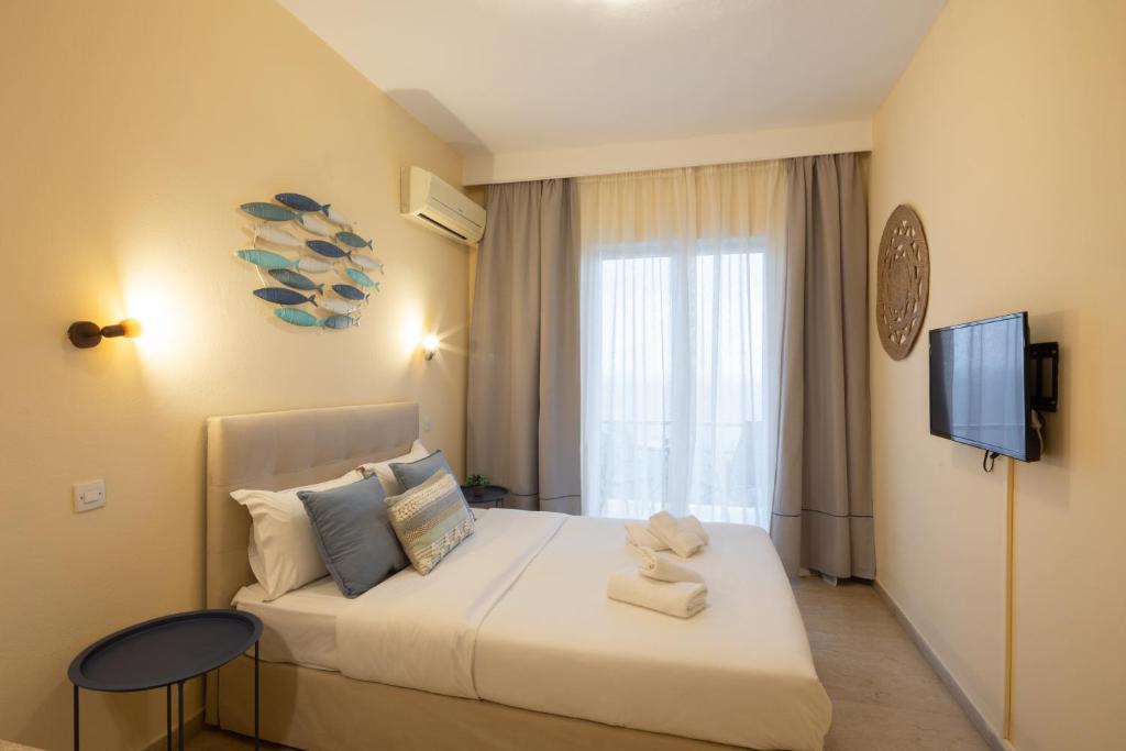 TV a/nebo společenská místnost v ubytování Aurora Beach Hotel