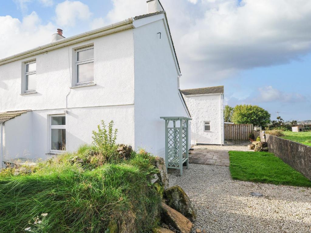Little Avalon, Penryn (updated prices 2024)