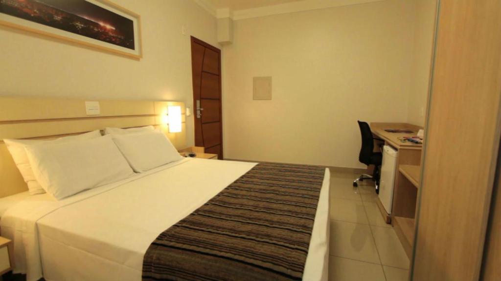 Postel nebo postele na pokoji v ubytování Pampulha Lieu Hotel