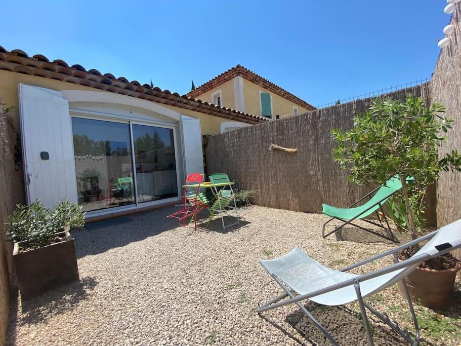 Adorable guest house avec parking prive sur place. - Housity