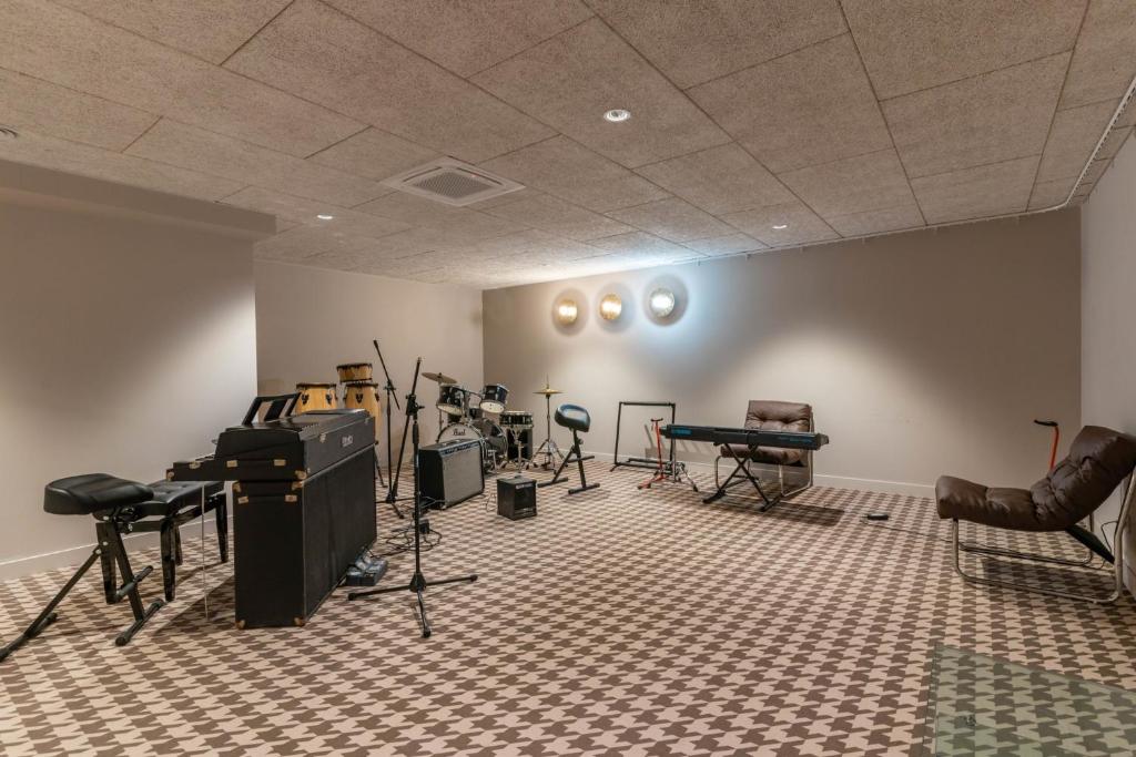 Posilňovňa alebo fitness centrum v ubytovaní Ecla Paris Noisy-le-Grand