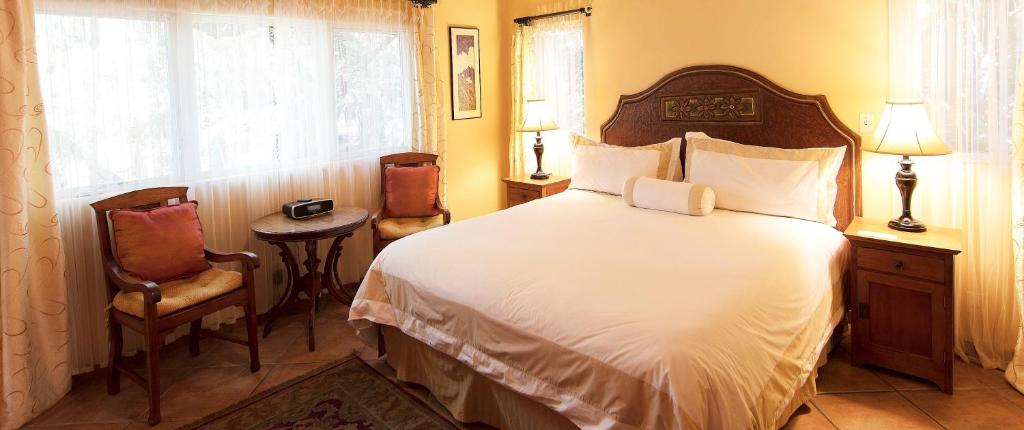 The Emerald Iguana Inn - Suite Cuervo - Dos Dormitorios