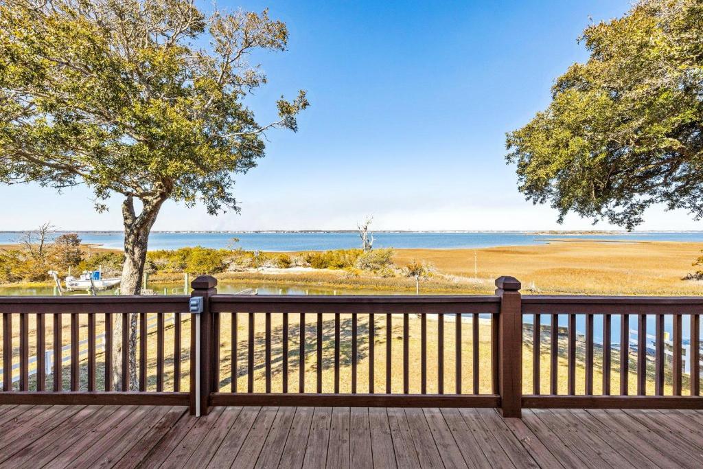 Bogue Sound Cottage, Emerald Isle (updated prices 2024)