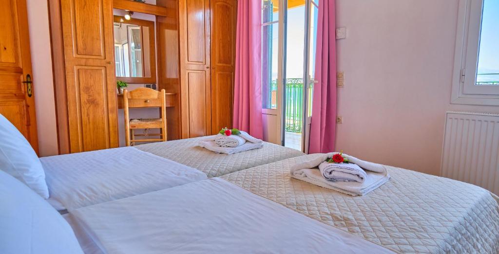 Postel nebo postele na pokoji v ubytování Nikos Kalamaki Corfu