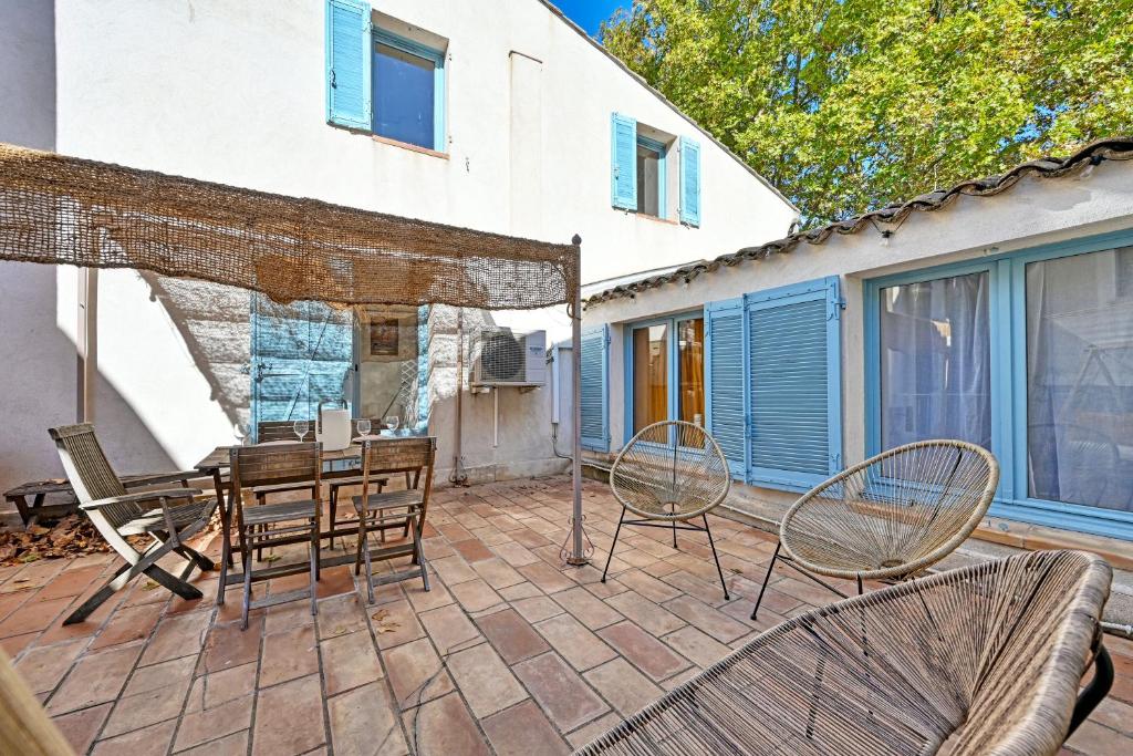 Photo de la galerie de l'établissement La TERRASSE des CARMES - TERRASSE - AC CLIM - SPACIEUX, à Avignon