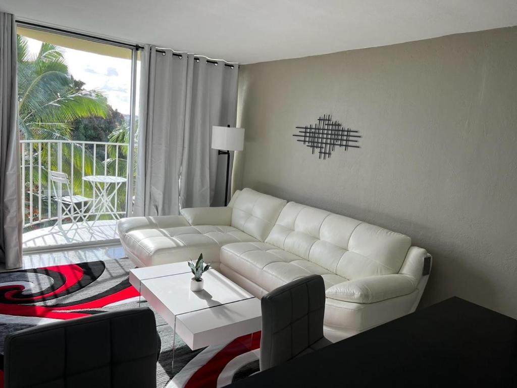 Posezení v ubytování Stunning Views Best location in Hilo 2BR modern Condo