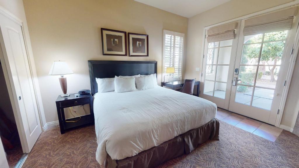 LV028 Private Downstairs Studio on Main Paseo, La Quinta (updated