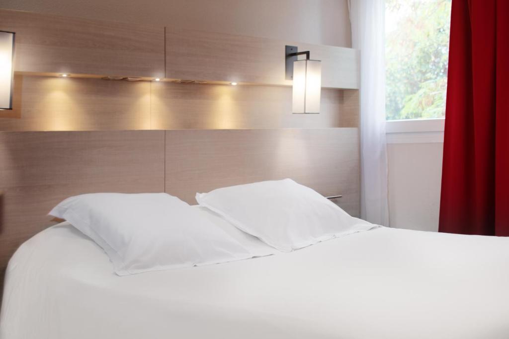 Voodi või voodid majutusasutuse Hôtel & Résidence Octel toas