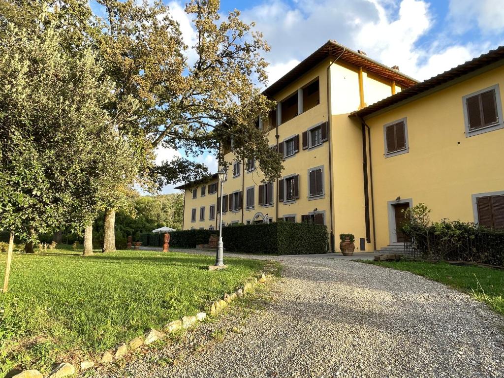 Zdjęcie z galerii obiektu Appartamento in Villa storica con parco e piscina w mieście Montelupo Fiorentino