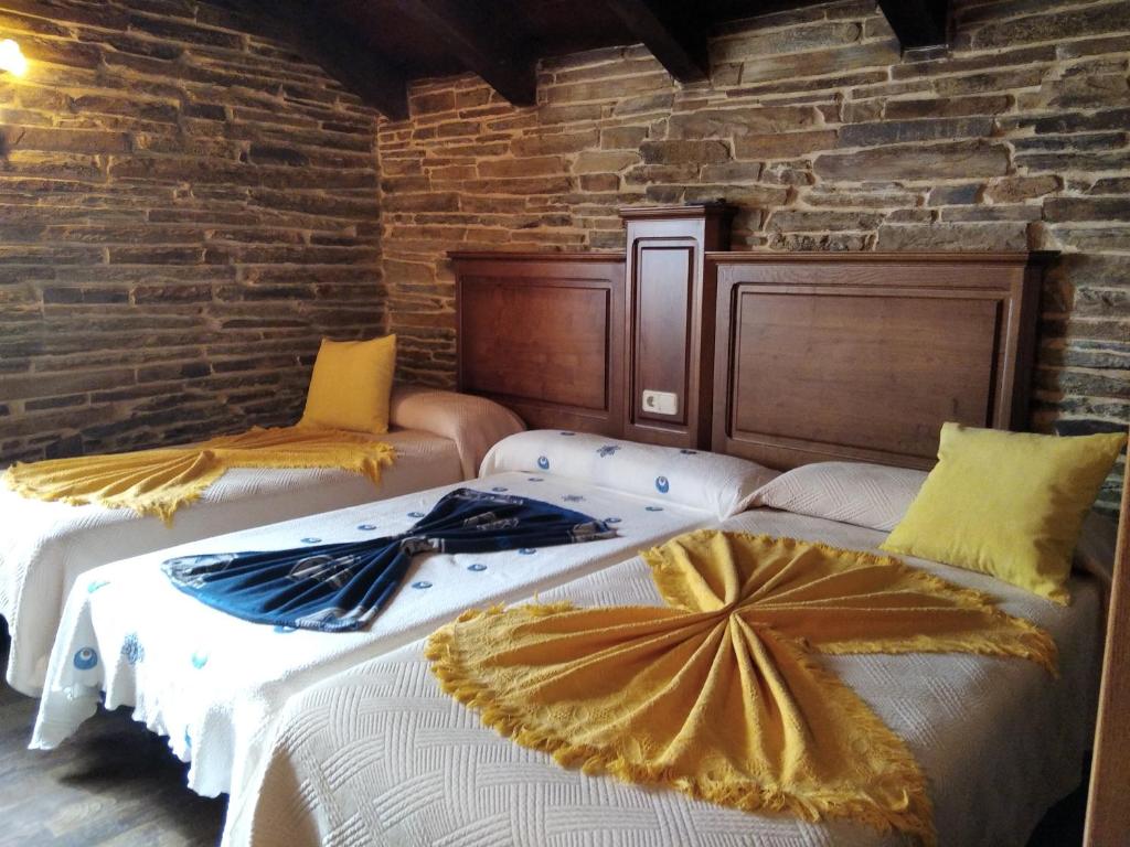 Postel nebo postele na pokoji v ubytování La Posada de Oscos