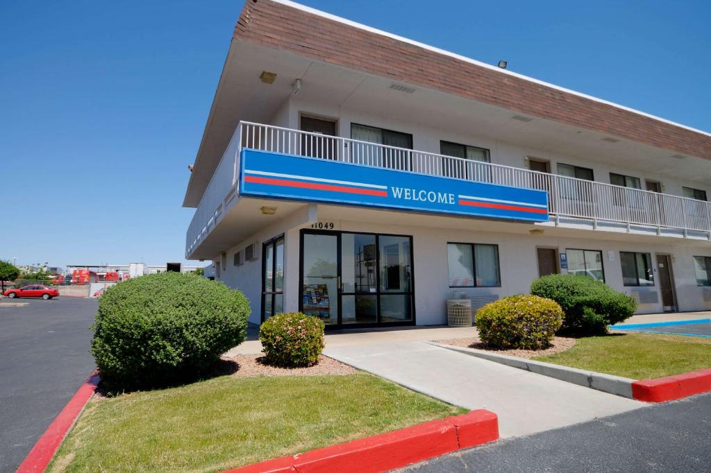 a hotel with a welcome sign on the front of it at Studio 6-El Paso, TX - East in Loma Terrace