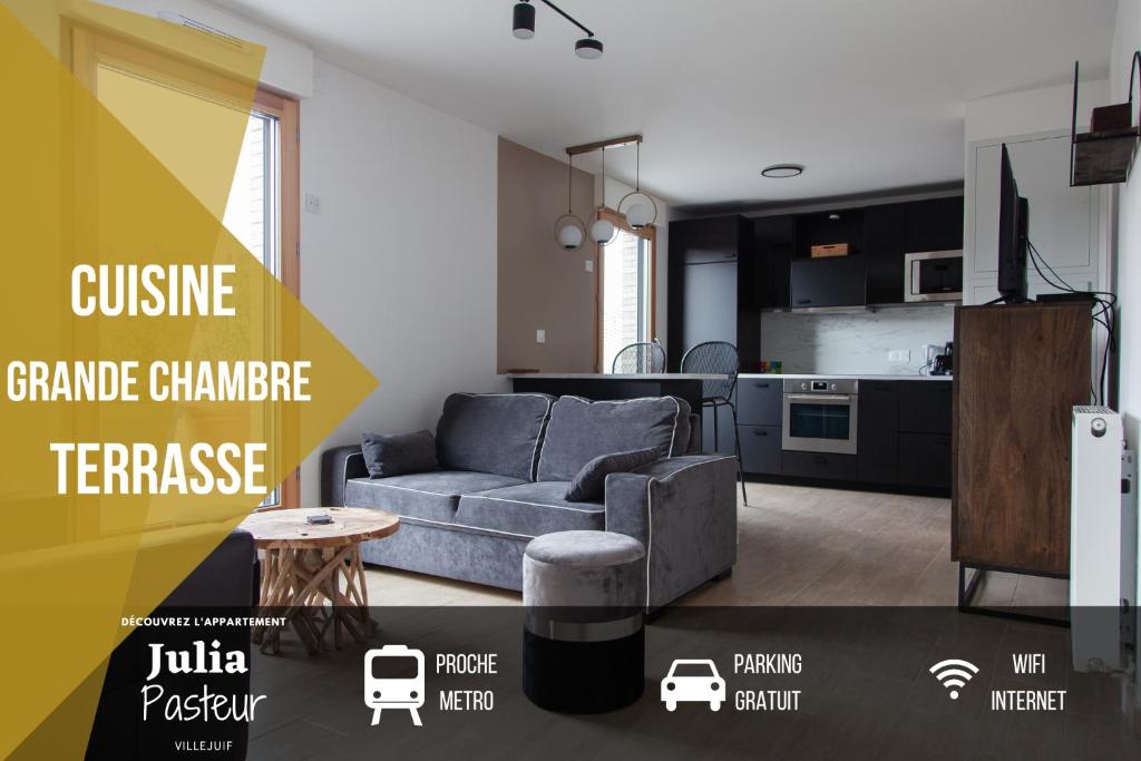 Una sala de estar con un sofá y una cocina. en Appart Chic & Elégant-Métro 7 Leo-Lagrange+Parking, en Villejuif