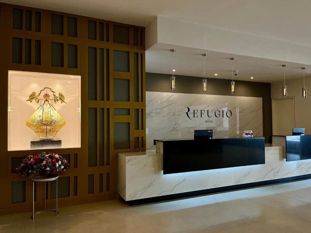 サン・ファン・デ・ロス・ラゴスにあるHotel Refugioのホテルのフロントエリア