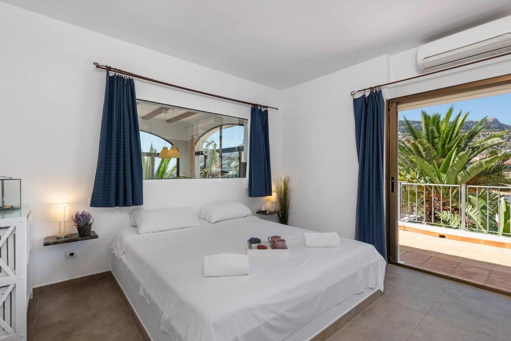 Postel nebo postele na pokoji v ubytování Villa Jaconne - PlusHolidays