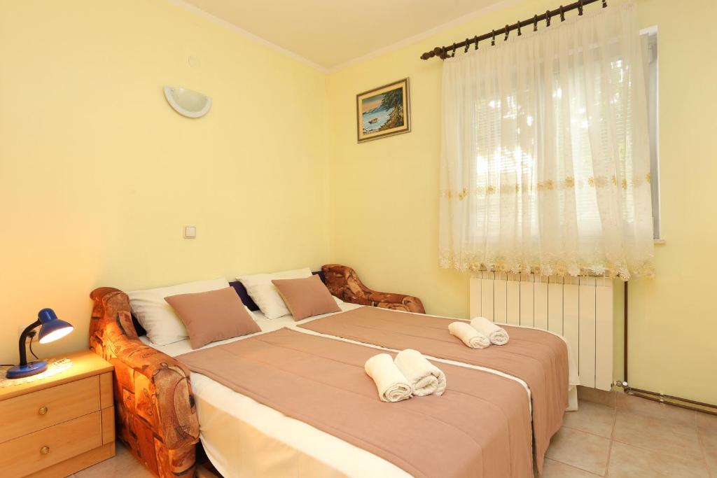 Posteľ alebo postele v izbe v ubytovaní Apartments and rooms with parking space Marina, Trogir - 5953