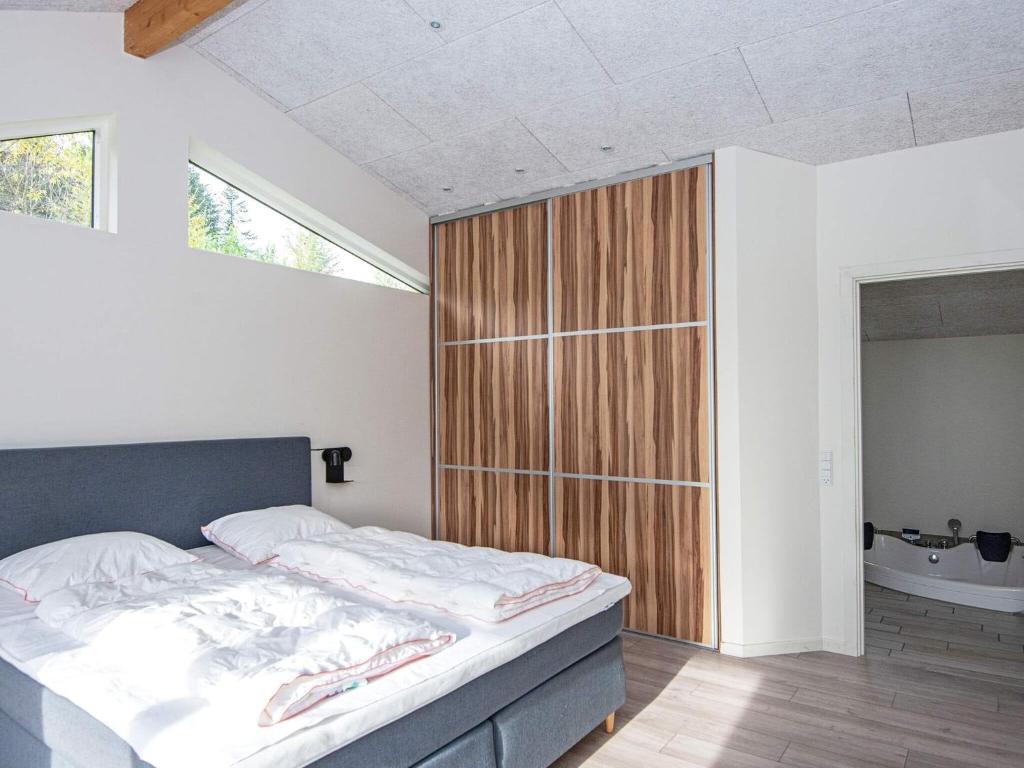 Postel nebo postele na pokoji v ubytování Luxury Spa Retreat in Arrild - By Traum Ferienwohnungen