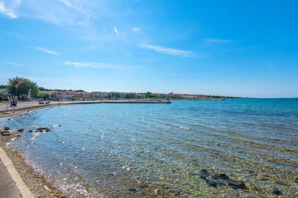 Zdjęcie z galerii obiektu Holiday Home Vir 17694 w mieście Vir
