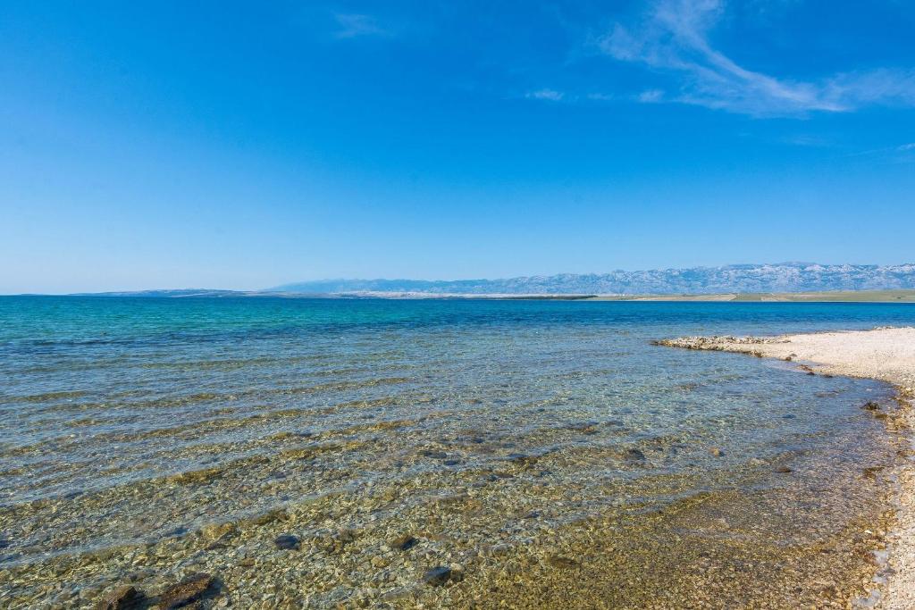 Zdjęcie z galerii obiektu Holiday Home Vir 17694 w mieście Vir