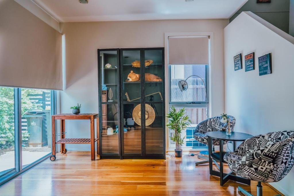 Cheerful 3-bedroom home with free parking - Housity