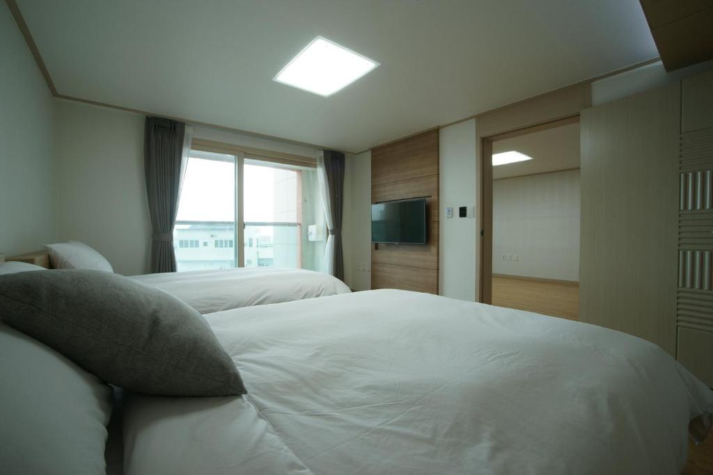 The Beach Pension - Family Room With Sea View