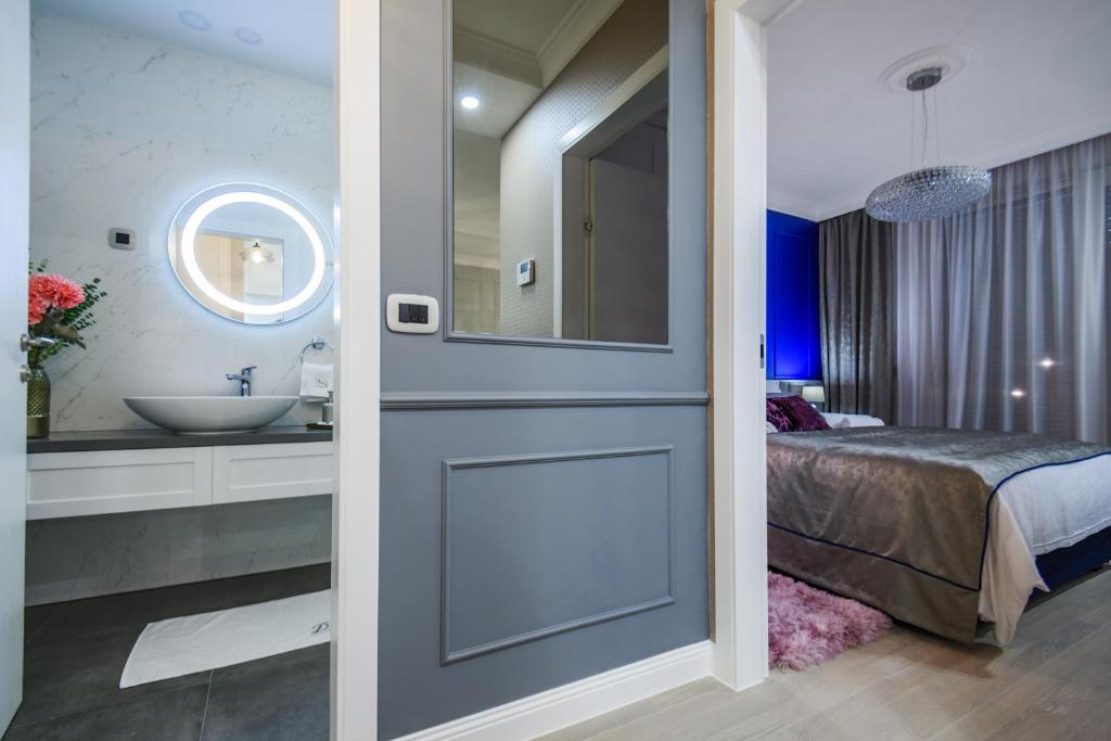 DiVine Luxury Apartment Blue - 2