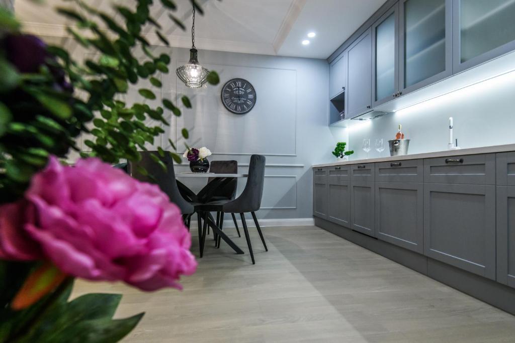 DiVine Luxury Apartment Blue - 10