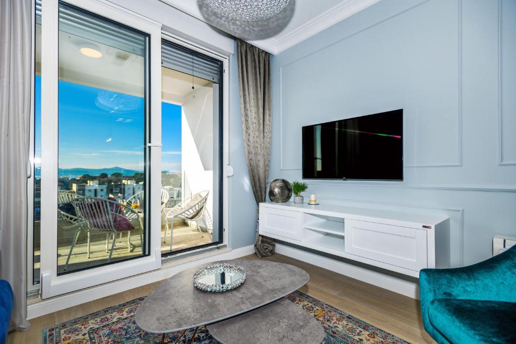 DiVine Luxury Apartment Blue - 12